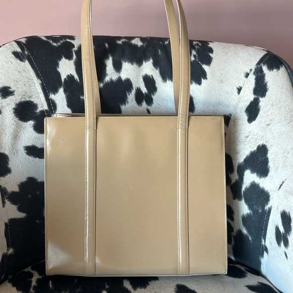 Prada Milano Cream colored Patent Shoulder Bag beautiful, classy and elegant - Picture 7 of 16